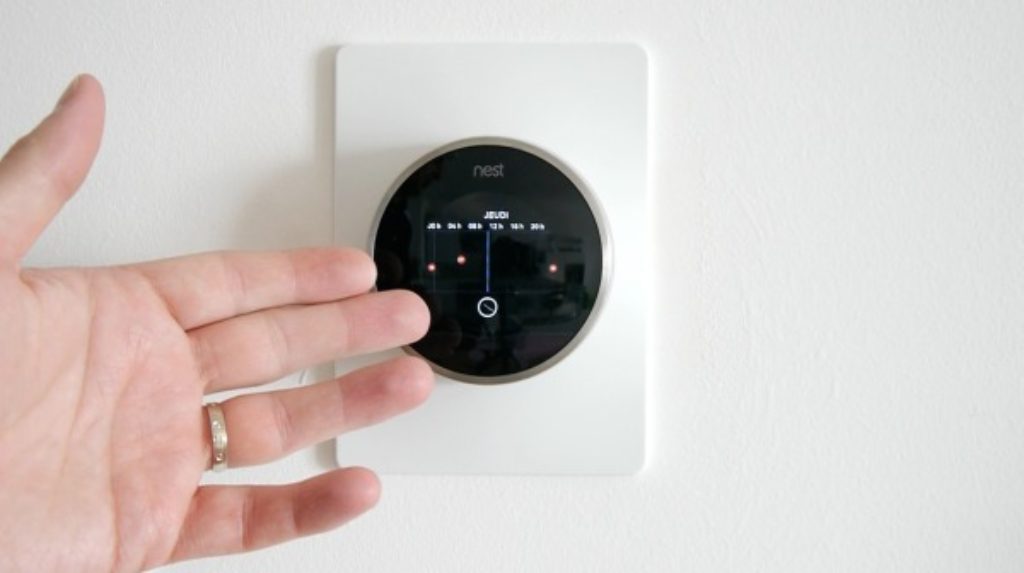 Thermostat Nest de face