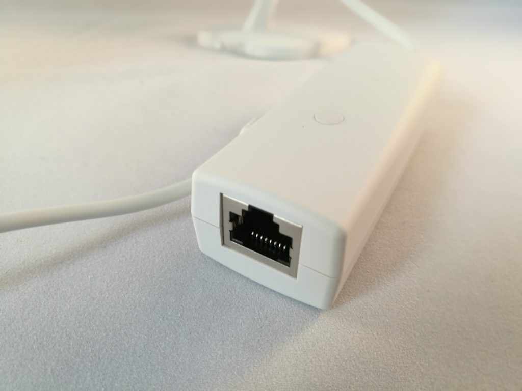 Ce connecteur sert à la transmission via Ethernet. Il permet aussi l'alimentation PoE ou via USB.