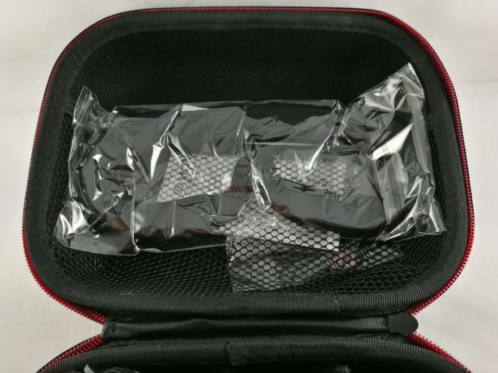 Une mousse de remplacement est incluse dans la valise de transport.